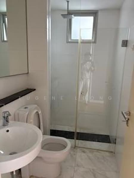 The Centris, 87 Jurong West Central 3, 4 Bedrooms, 1,593 sqft, Apartment For Rent, by Eugene Leong, 500161183 - Common bathroom - PropertyGuru.com.sg