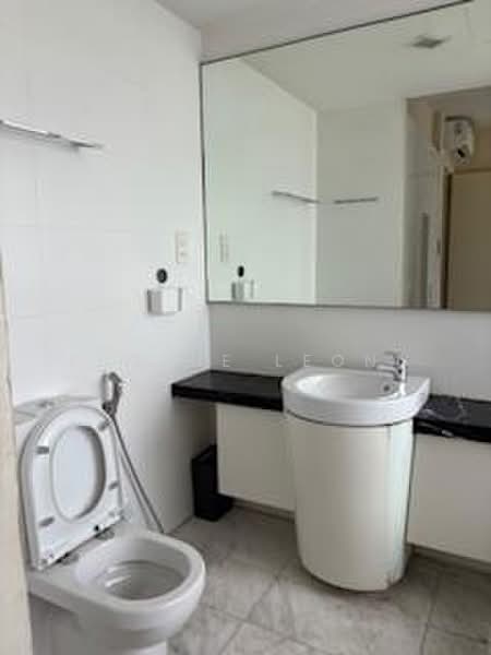 The Centris, 87 Jurong West Central 3, 4 Bedrooms, 1,593 sqft, Apartment For Rent, by Eugene Leong, 500161183 - Master bathroom - PropertyGuru.com.sg