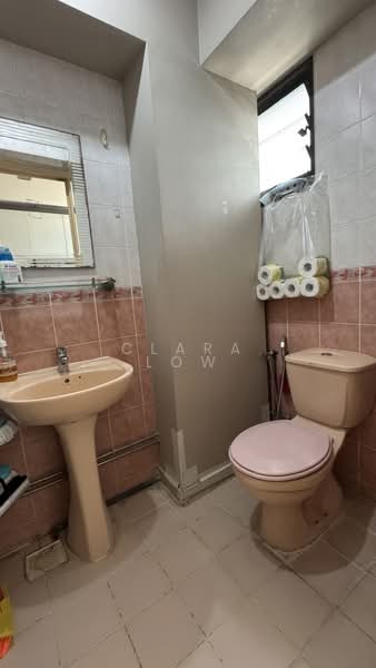 274A Jurong West Avenue 3, 274A Jurong West Avenue 3, 4 Bedrooms, 1,356 sqft, HDB Flat For Sale, by Clara Low, 500161189 - Bathroom - PropertyGuru.com.sg