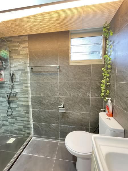 802C Keat Hong Close, 802C Keat Hong Close, 3 Bedrooms, 990 sqft, HDB Flat For Rent, by Elena Pang, 500161196 - Bathroom - PropertyGuru.com.sg