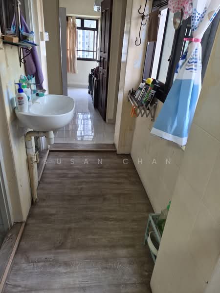 160 Mei Ling Street, 160 Mei Ling Street, 3 Bedrooms, 915 sqft, HDB Flat For Sale, by Susan Chan, 500161197 - Corridor - PropertyGuru.com.sg