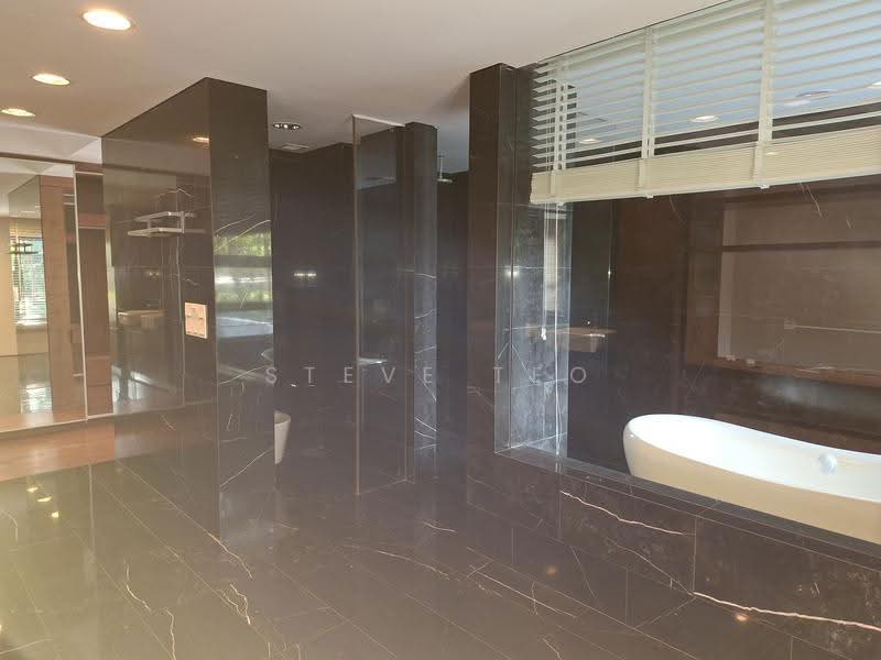 Coronation King's Queen's, Duchess, Tanglin / Holland / Bukit Timah, 5 Bedrooms, 5,000 sqft, Semi-Detached House For Sale, by Steve Teo, 500161208 - Bathroom - PropertyGuru.com.sg