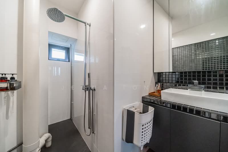 716 Bedok Reservoir Road, 716 Bedok Reservoir Road, 3 Bedrooms, 1,593 sqft, HDB Flat For Sale, by Jenna Tong, 500161212 - Bathroom - PropertyGuru.com.sg