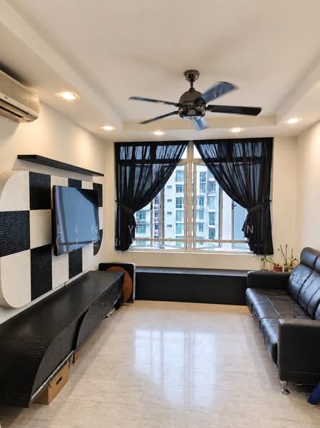 Compass Heights, 9 Sengkang Square, 3 Bedrooms, 1,335 sqft, Condominium For Sale, by Lin Yanzhen (Jennifer Lin), 500161225 - Living Room - PropertyGuru.com.sg