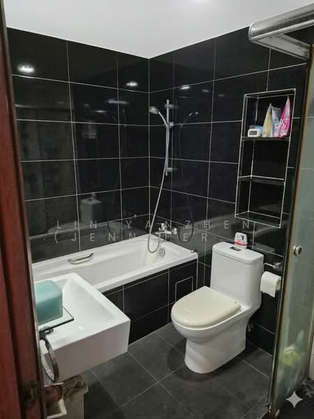 Compass Heights, 9 Sengkang Square, 3 Bedrooms, 1,335 sqft, Condominium For Sale, by Lin Yanzhen (Jennifer Lin), 500161225 - Bathroom - PropertyGuru.com.sg