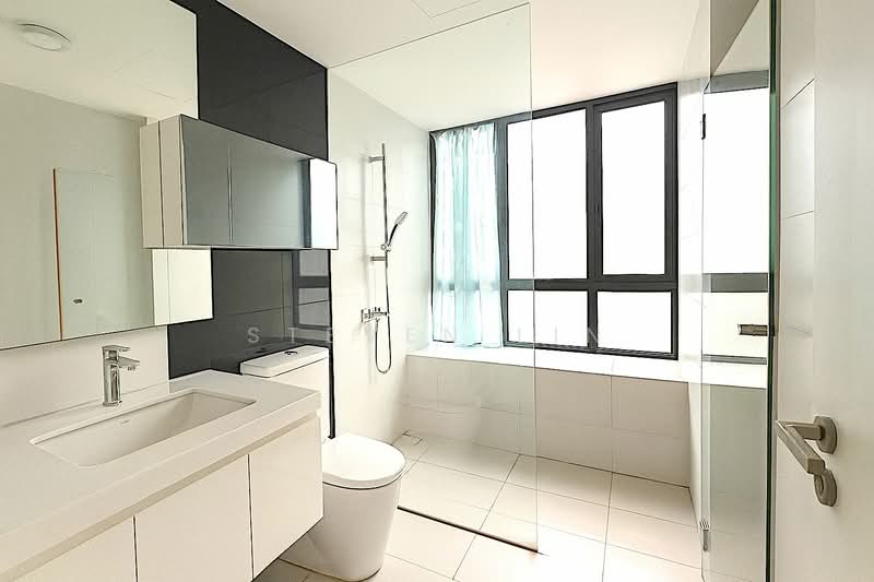 The Interlace, 182 Depot Road, 2 Bedrooms, 1,055 sqft, Condominium For Sale, by Steven Lin, 500161245 - Bathroom - PropertyGuru.com.sg