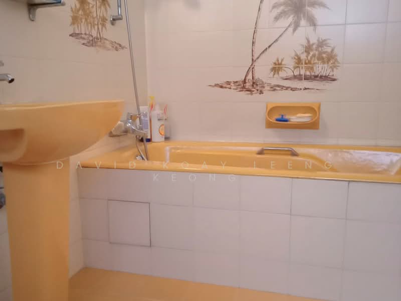 Hillview Garden Estate, Jalan Dermawan, 5 Bedrooms, 5,000 sqft, Semi-Detached House For Sale, by David Koay Leeng Keong, 500161249 - Bathroom - PropertyGuru.com.sg