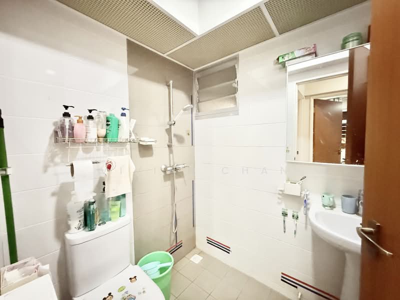 221A Sumang Lane, 221A Sumang Lane, 2 Bedrooms, 732 sqft, HDB Flat For Sale, by VIVIAN Chan, 500161250 - Bathroom - PropertyGuru.com.sg