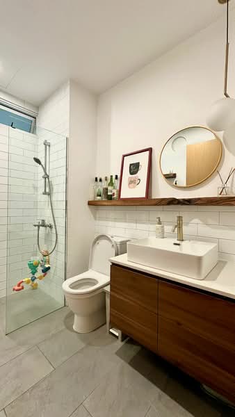 Luxe Ville, 338 Pasir Panjang Road, 3 Bedrooms, 1,346 sqft, Condominium For Sale, by Shirley Krans, 500161259 - Bathroom - PropertyGuru.com.sg
