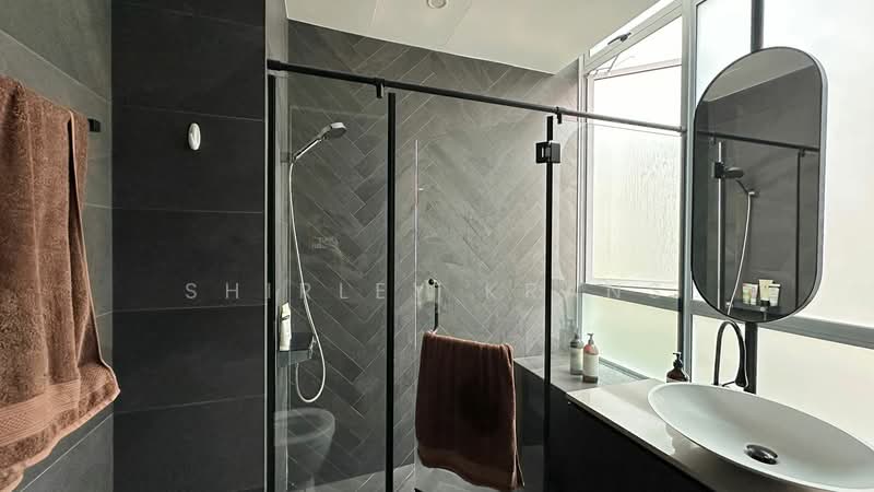 Luxe Ville, 338 Pasir Panjang Road, 3 Bedrooms, 1,346 sqft, Condominium For Sale, by Shirley Krans, 500161259 - Bathroom - PropertyGuru.com.sg