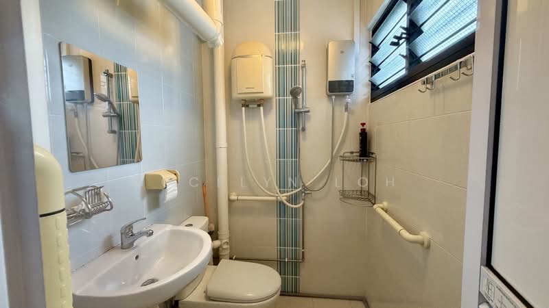 213 Bukit Batok Street 21, 213 Bukit Batok Street 21, 3 Bedrooms, 1,001 sqft, HDB Flat For Rent, by Jocelyn Loh, 500161283 - Bathroom - PropertyGuru.com.sg
