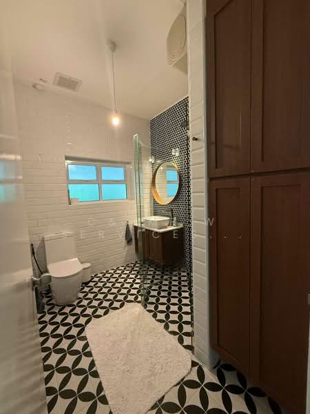 28 Ridout Road, Ridout Road, 3 Bedrooms, 3,820 sqft, Detached House For Rent, by HANNAH LOCK, 500161284 - Bathroom - PropertyGuru.com.sg