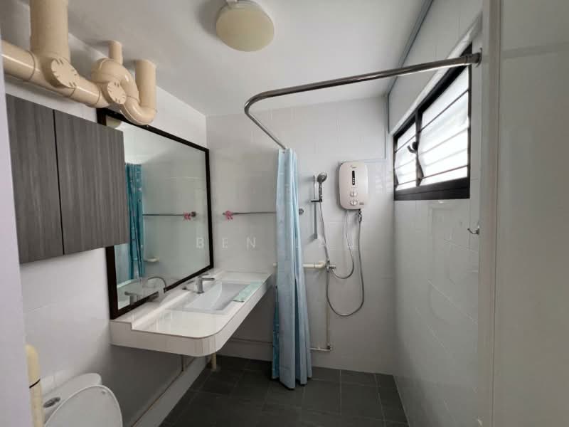 372 Clementi Avenue 4, 372 Clementi Avenue 4, 3 Bedrooms, 1,302 sqft, HDB Flat For Rent, by Ben Lau, 500161292 - Master Bathroom - PropertyGuru.com.sg