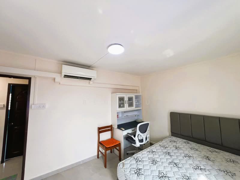 372 Clementi Avenue 4, 372 Clementi Avenue 4, 3 Bedrooms, 1,302 sqft, HDB Flat For Rent, by Ben Lau, 500161292 - Master Bedroom - PropertyGuru.com.sg