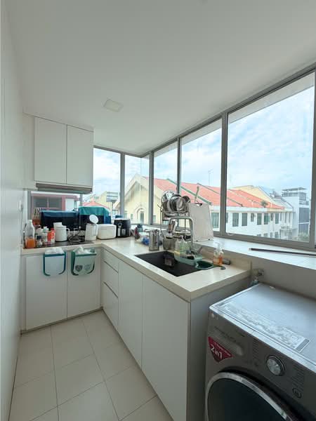 Centrina, 11 Everitt Road North, 2 Bedrooms, 700 sqft, Apartment For Sale, by Fiona Ong, 500161316 - Kitchen - PropertyGuru.com.sg