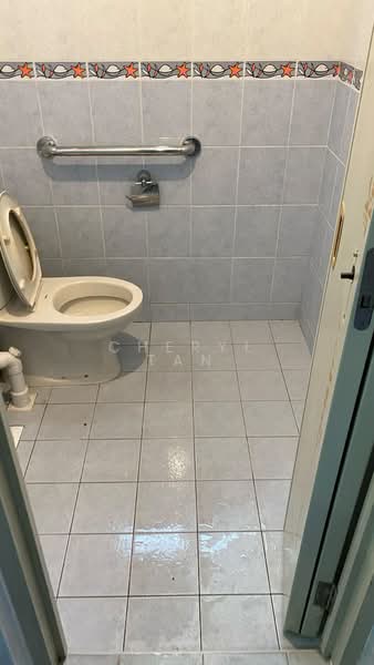 422 Ang Mo Kio Avenue 3, 422 Ang Mo Kio Avenue 3, 2 Bedrooms, 786 sqft, HDB Flat For Rent, by Cheryl Tan, 500161317 - Bathroom - PropertyGuru.com.sg