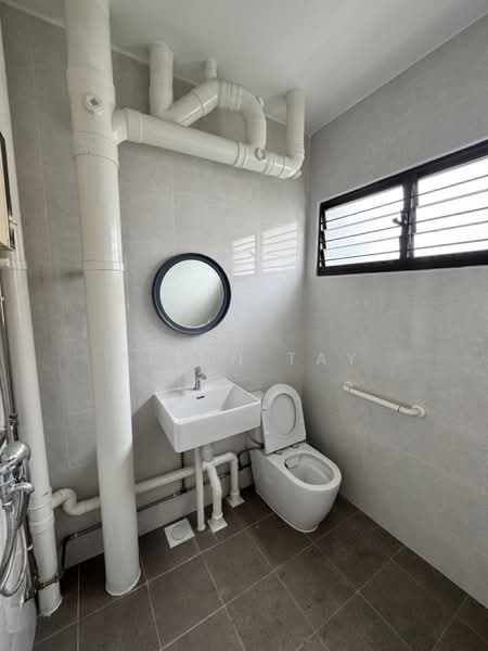 862 Yishun Avenue 4, 862 Yishun Avenue 4, 2 Bedrooms, 796 sqft, HDB Flat For Rent, by Alvin Tay, 500161325 - Bathroom - PropertyGuru.com.sg