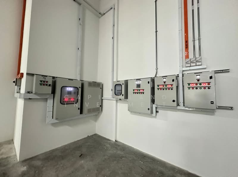 Canteen at 27 IBP, 27 International Business Park, 5,995 sqft, Business / Science Park For Rent, by CapitaLand Limited, 500161327 - Interior - CommercialGuru.com.sg