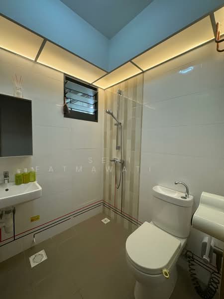 210A Clementi Avenue 6, 210A Clementi Avenue 6, Room Rental, 200 sqft, HDB Flat For Rent, by Seri Fatmawati Binte Hambali, 500161328 - Bathroom - PropertyGuru.com.sg