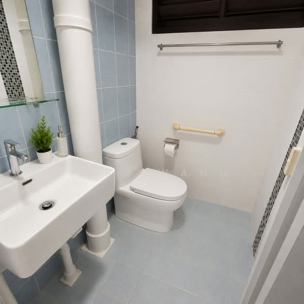 529 Bedok North Street 3, 529 Bedok North Street 3, 2 Bedrooms, 732 sqft, HDB Flat For Rent, by Vera Wang, 500161332 - Bathroom - PropertyGuru.com.sg