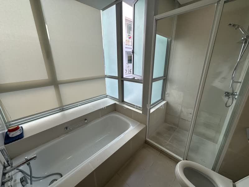 Kovan Melody, 37 Kovan Road, 3 Bedrooms, 1,216 sqft, Condominium For Sale, by Sam Shum, 500161337 - Bathroom - PropertyGuru.com.sg
