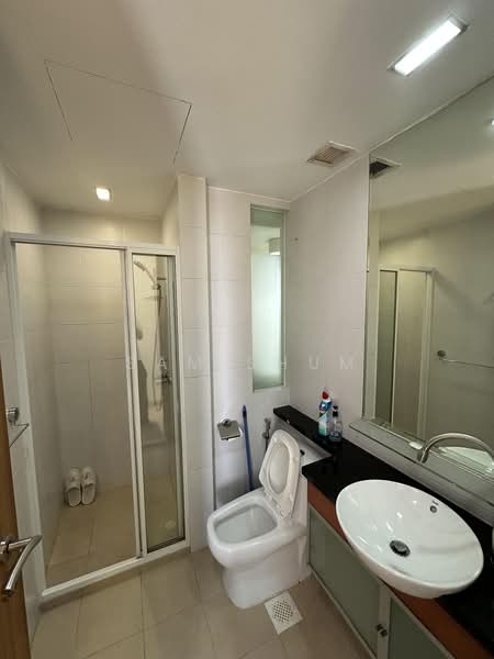Kovan Melody, 37 Kovan Road, 3 Bedrooms, 1,216 sqft, Condominium For Sale, by Sam Shum, 500161337 - Bathroom - PropertyGuru.com.sg
