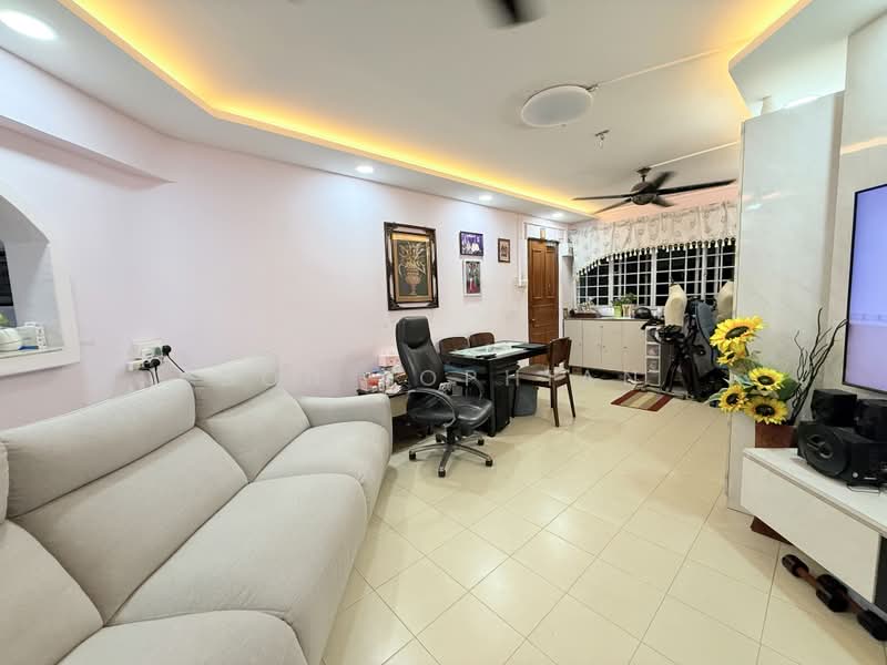 307 Serangoon Avenue 2, 307 Serangoon Avenue 2, 3 Bedrooms, 1,022 sqft, HDB Flat For Sale, by Bob Sophian, 500161343 - Living Room - PropertyGuru.com.sg