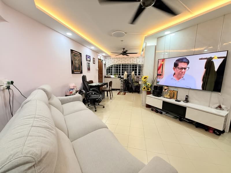 307 Serangoon Avenue 2, 307 Serangoon Avenue 2, 3 Bedrooms, 1,022 sqft, HDB Flat For Sale, by Bob Sophian, 500161343 - Living Room - PropertyGuru.com.sg