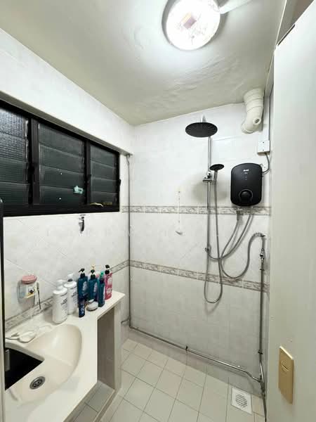 10 Marsiling Drive, 10 Marsiling Drive, 3 Bedrooms, 1,356 sqft, HDB Flat For Sale, by Lorraine Lum, 500161344 - Bathroom - PropertyGuru.com.sg