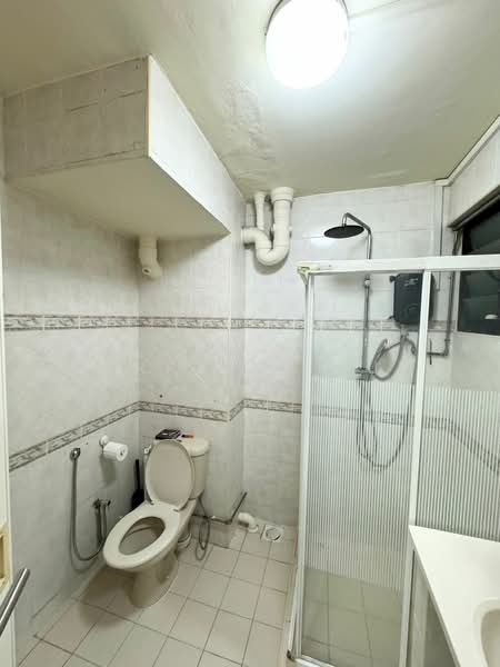 10 Marsiling Drive, 10 Marsiling Drive, 3 Bedrooms, 1,356 sqft, HDB Flat For Sale, by Lorraine Lum, 500161344 - Bathroom - PropertyGuru.com.sg