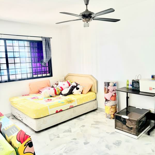 553 Pasir Ris Street 51, 553 Pasir Ris Street 51, 3 Bedrooms, 1,324 sqft, HDB Flat For Sale, by Tony Chia, 500161348 - Bedroom - PropertyGuru.com.sg