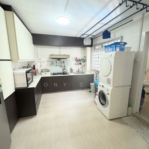 553 Pasir Ris Street 51, 553 Pasir Ris Street 51, 3 Bedrooms, 1,324 sqft, HDB Flat For Sale, by Tony Chia, 500161348 - Kitchen - PropertyGuru.com.sg
