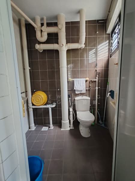 205 Clementi Avenue 6, 205 Clementi Avenue 6, 3 Bedrooms, 991 sqft, HDB Flat For Sale, by Chew Ling Ling 周鈴鈴, 500161360 - Bathroom - PropertyGuru.com.sg