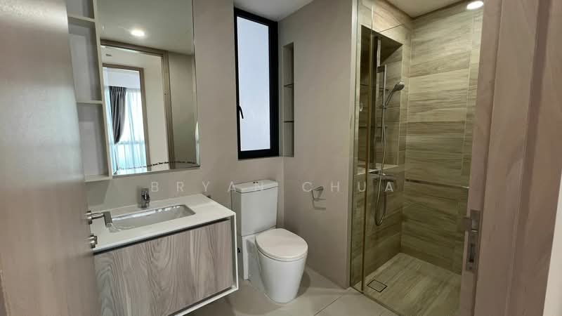 J Gateway, 2 Gateway Drive, 3 Bedrooms, 969 sqft, Condominium For Rent, by Bryan Chua, 500161361 - Bathroom - PropertyGuru.com.sg