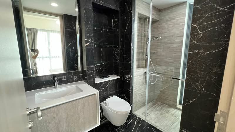 J Gateway, 2 Gateway Drive, 3 Bedrooms, 969 sqft, Condominium For Rent, by Bryan Chua, 500161361 - Bathroom - PropertyGuru.com.sg