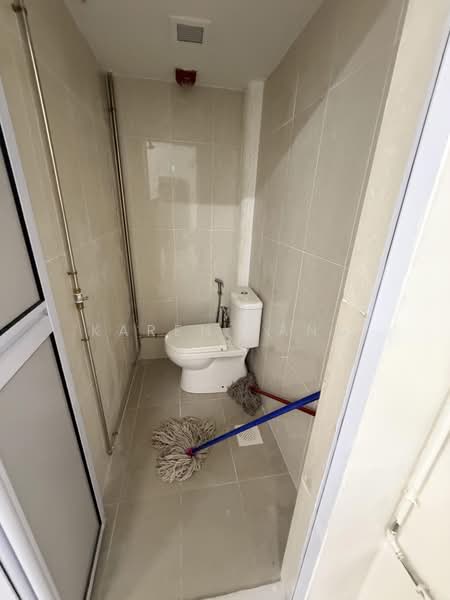 Kaki Bukit Industrial Estate, 2 Kaki Bukit Avenue 1, 600 sqft, Dormitory For Rent, by Karen Tang, 500161386 - Bathroom - CommercialGuru.com.sg