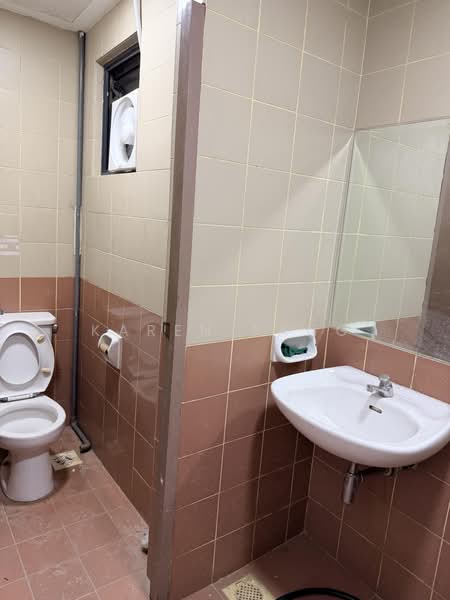 Kaki Bukit Industrial Estate, 2 Kaki Bukit Avenue 1, 600 sqft, Dormitory For Rent, by Karen Tang, 500161386 - Bathroom - CommercialGuru.com.sg