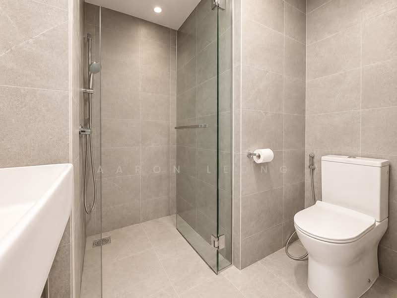 Riverfront Residences, 41 Hougang Avenue 7, 2 Bedrooms, 721 sqft, Condominium For Sale, by Aaron Leong, 500161392 - Bathroom - PropertyGuru.com.sg