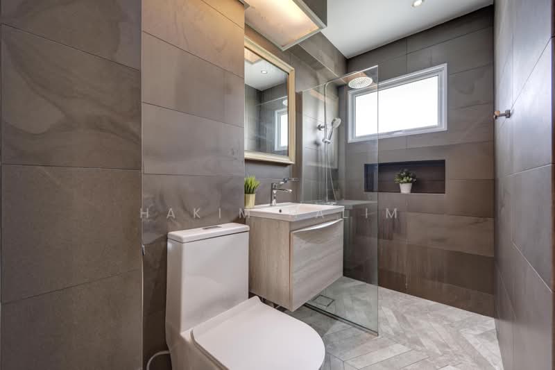 523 Choa Chu Kang Street 51, 523 Choa Chu Kang Street 51, 5 Bedrooms, 1,585 sqft, HDB Flat For Sale, by Hakim Halim, 500161398 - Bathroom - PropertyGuru.com.sg