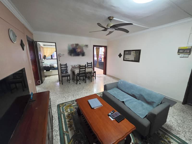 121 Bedok North Road, 121 Bedok North Road, 3 Bedrooms, 990 sqft, HDB Flat For Sale, by Rozi Faith Naser, 500161406 - Living Room - PropertyGuru.com.sg