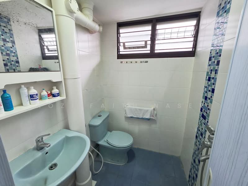 121 Bedok North Road, 121 Bedok North Road, 3 Bedrooms, 990 sqft, HDB Flat For Sale, by Rozi Faith Naser, 500161406 - Bathroom - PropertyGuru.com.sg