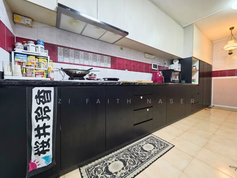 121 Bedok North Road, 121 Bedok North Road, 3 Bedrooms, 990 sqft, HDB Flat For Sale, by Rozi Faith Naser, 500161406 - Kitchen - PropertyGuru.com.sg