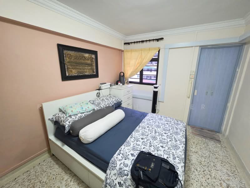 121 Bedok North Road, 121 Bedok North Road, 3 Bedrooms, 990 sqft, HDB Flat For Sale, by Rozi Faith Naser, 500161406 - Bedroom - PropertyGuru.com.sg