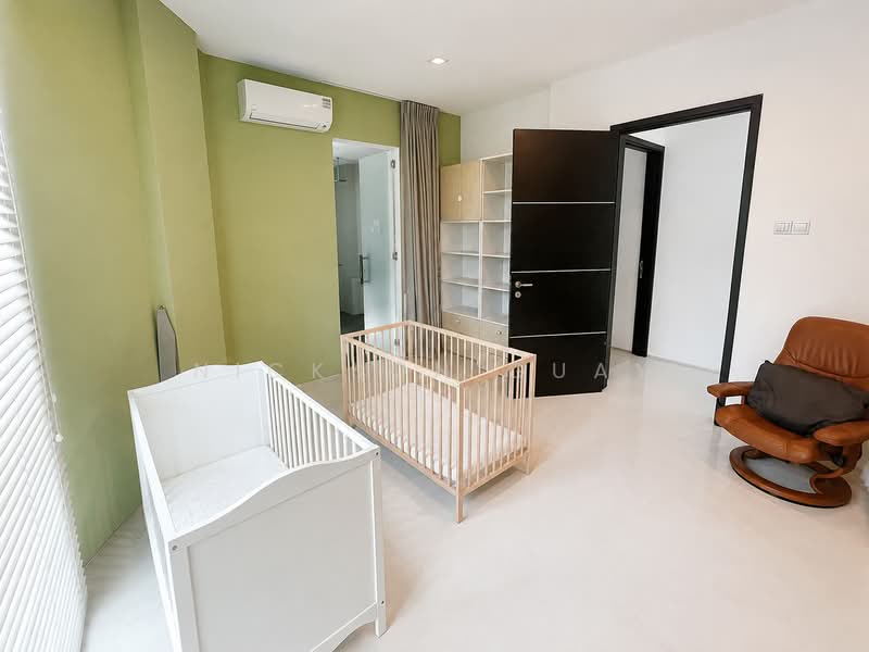 Move In Condition! Goodman, Poole, Wareham Road, , 7 Bedrooms, 8,000 sqft, Bungalow House For Sale, by Nickson Guay, 500161411 - Bedroom - PropertyGuru.com.sg