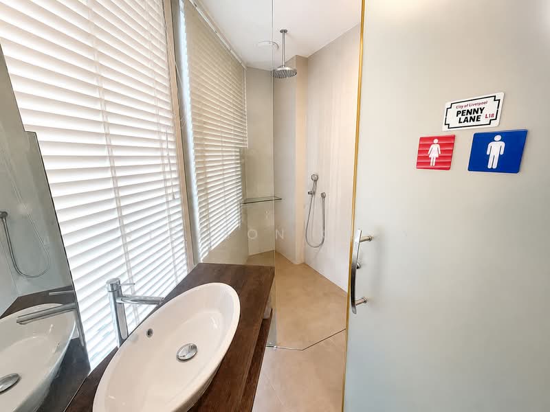 Move In Condition! Goodman, Poole, Wareham Road, , 7 Bedrooms, 8,000 sqft, Bungalow House For Sale, by Nickson Guay, 500161411 - Bathroom - PropertyGuru.com.sg