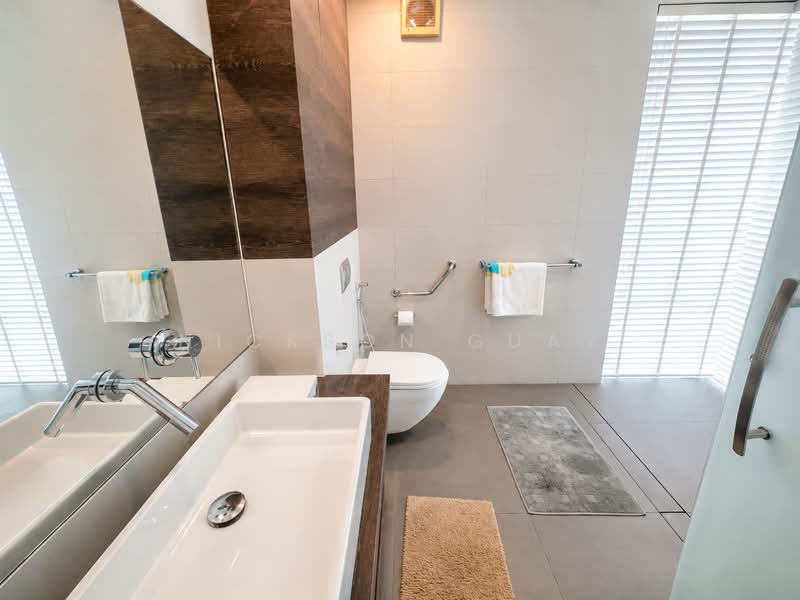 Move In Condition! Goodman, Poole, Wareham Road, , 7 Bedrooms, 8,000 sqft, Bungalow House For Sale, by Nickson Guay, 500161411 - Bathroom - PropertyGuru.com.sg