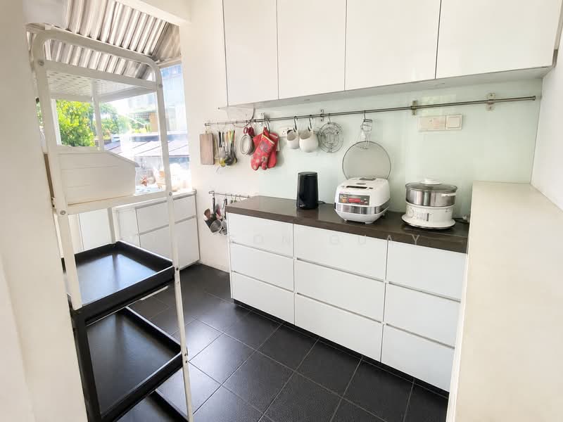 Move In Condition! Goodman, Poole, Wareham Road, , 7 Bedrooms, 8,000 sqft, Bungalow House For Sale, by Nickson Guay, 500161411 - Kitchen - PropertyGuru.com.sg