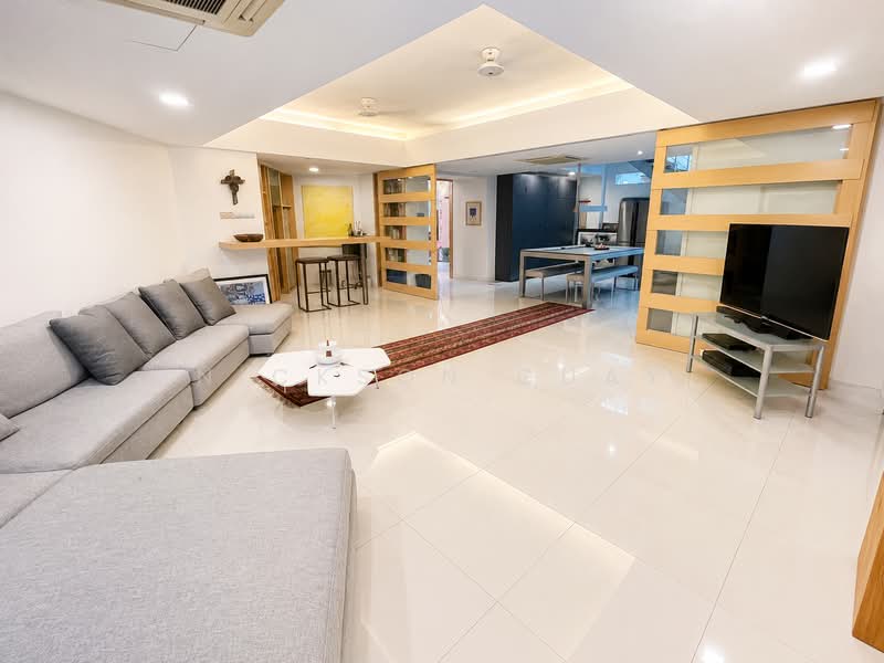 Move In Condition! Goodman, Poole, Wareham Road, , 7 Bedrooms, 8,000 sqft, Bungalow House For Sale, by Nickson Guay, 500161411 - Living Room - PropertyGuru.com.sg