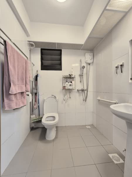 467C Bukit Batok West Avenue 9, 467C Bukit Batok West Avenue 9, 1 Bedroom, 506 sqft, HDB Flat For Sale, by Khoo Maggie, 500161419 - Bathroom - PropertyGuru.com.sg