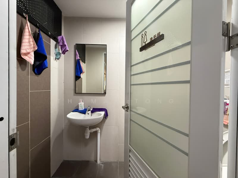 Wave 9, 71 Woodlands Industrial Park E9, 5,274 sqft, Light Industrial (B1) For Sale, by Thomas Tong, 500161422 - Bathroom - CommercialGuru.com.sg